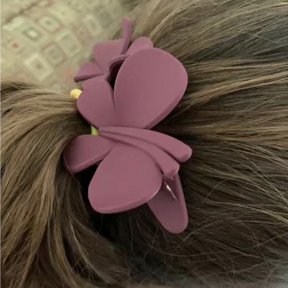 Frosted Butterfly Hair Clip Matte Burgundy Color Boho Barrettes Boutique NWT - Picture 2 of 4